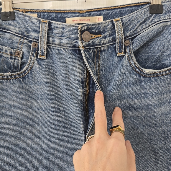 Levi's High Loose Flare Jeans Size 26 - Picture 3 of 6